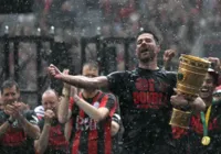 Leverkusen é recebido com festa após títulos da Copa e da Liga