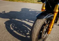 Passageira cai durante corrida e mototaxista segue viagem imagem