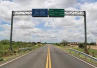 Mãe e filho morrem após carro capotar na Bahia