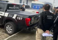 Mãe é presa após deixar recém-nascida sozinha em casa; bebê morreu