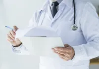 Médico e enfermeira são flagrados fazendo relações sexuais no plantão