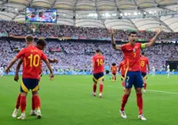 Morata deixa banco após gol, leva amarelo e está fora da semifinal