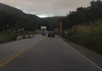 Motociclista morre e outros dois ficam feridos em acidente na BR-324