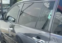 Mulher é baleada no nariz ao passar de carro por avenida de Salvador