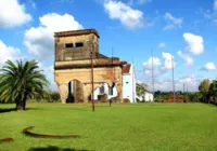 Museu guarda documentos molhados em frigorífico no RS