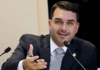 Flávio Bolsonaro ataca denúncia da PGR contra o pai: “Delírio"
