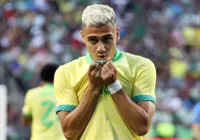 Nascido na Bélgica, meia celebra primeiro gol pela Seleção Brasileira