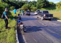 Óleo na pista causa quedas de motos em importante via de Salvador