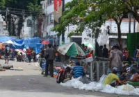 PL que prevê multa para quem doar comida na rua em SP