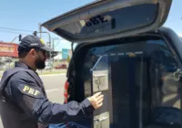 PRF aborda carro de luxo e procurado por violência doméstica é preso