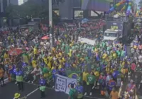 Parada LGBT+ veste São Paulo de verde e amarelo