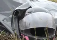 Passageiro morre e motociclista fica ferido após batida com caçamba