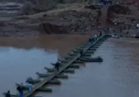 Passarela é instalada no RS e retoma acesso entre cidades ilhadas