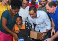 Prefeitura de Salvador entrega 24 mil kit´s para escolas e creches