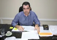 Prefeito fecha contrato com empresa de esposa do primo