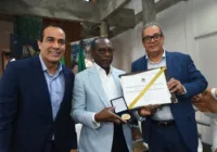 Presidente do Benin se torna cidadão soteropolitano e recebe medalha