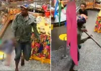 Preso homem flagrado em vídeo atacando mulher com pedaço de madeira