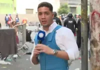 Repórter da Record TV é agredido ao vivo na Cracolândia; vídeo