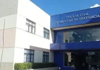 Suspeito de esfaquear mãe e filha se apresenta à polícia