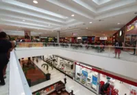 Suspeito que se escondeu em teto para furtar joalheria é solto