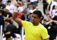 Thiago Monteiro vence 9º do mundo e sobe posições do ranking do ATP