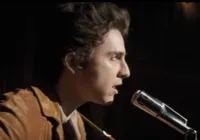 Timothée Chalamet surge como Bob Dylan em teaser de filme