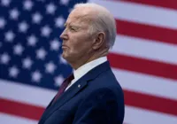 Um dia antes de desistir, Biden estava decidido a "seguir com tudo"