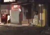 Vídeo: casal é flagrado fazendo sexo no meio da rua em Paripe
