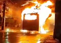Vídeo: ônibus é incendiado por traficantes em São Marcos