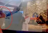 Vídeo: padre morde braço de fiel durante briga em missa