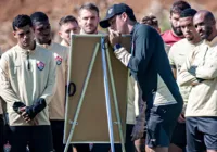 Vitória pega Grêmio em confronto direto contra o Z-4