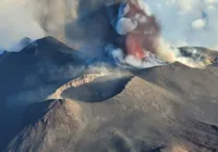 Vulcão Etna: principal aeroporto da Sicília fecha por causa de erupção
