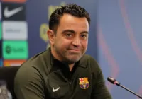 Xavi responde polêmica sobre pouca utilização de Vitor Roque