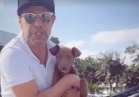 Zezé Di Camargo adota pet abandonado durante show