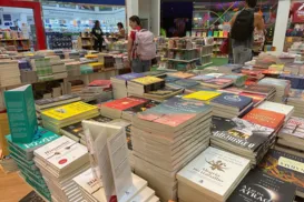 Feira faz promoção de livros por R$ 15 em Salvador - Imagem