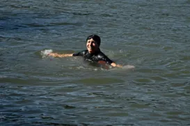 Prefeita de Paris mergulha no rio Sena a nove dias dos jogos; confira - Imagem