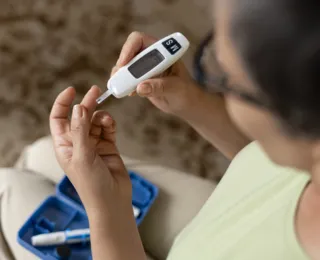 Açúcar não é o único vilão? Entenda o que pode provocar o diabetes