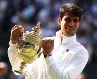 Alcaraz vence Djokovic e é bicampeão de Wimbledon