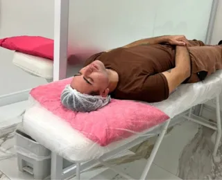 "Apertou meu braço", diz namorado de vítima do peeling de fenol