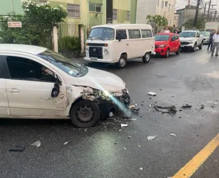 Assaltantes tentam fugir da polícia e sofrem acidente em Salvador