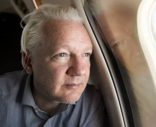Assange será um 'homem livre' após audiência em tribunal, diz esposa