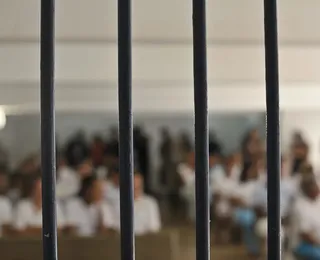 Assassino que deu restos das vítimas a porcos é morto em prisão
