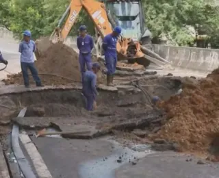 Bairros de Salvador ficam sem água após abertura de cratera