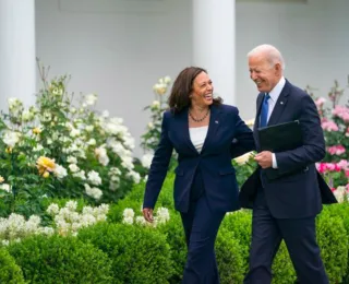 Biden faz coro por candidatura de Kamala após recuar
