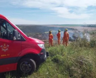 Bombeiros são acionados para apagar fogo e encontram corpo em mata