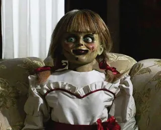 Boneca Annabelle usada nos filmes é queimada em incêndio