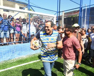 Bruno Reis comemora entrega do 44º campo de grama sintética