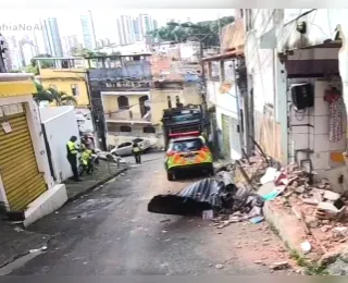 Caminhão do lixo invade imóvel no Engenho Velho da Federação