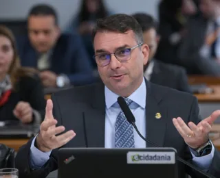 Carga tributária de Lula "estupra" brasileiros, ataca Flávio Bolsonaro