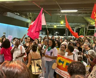 Centenas protestam contra 'PL do aborto' na Lapa: 'Ser mulher é crime'